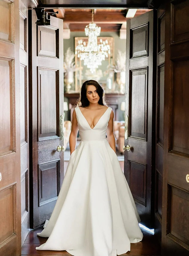 Qnique Wallis ALine Gown