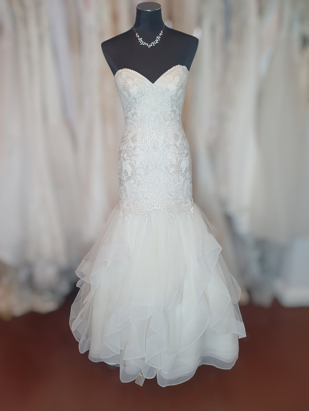 Bridal Chic Strapless Sweetheart Gown