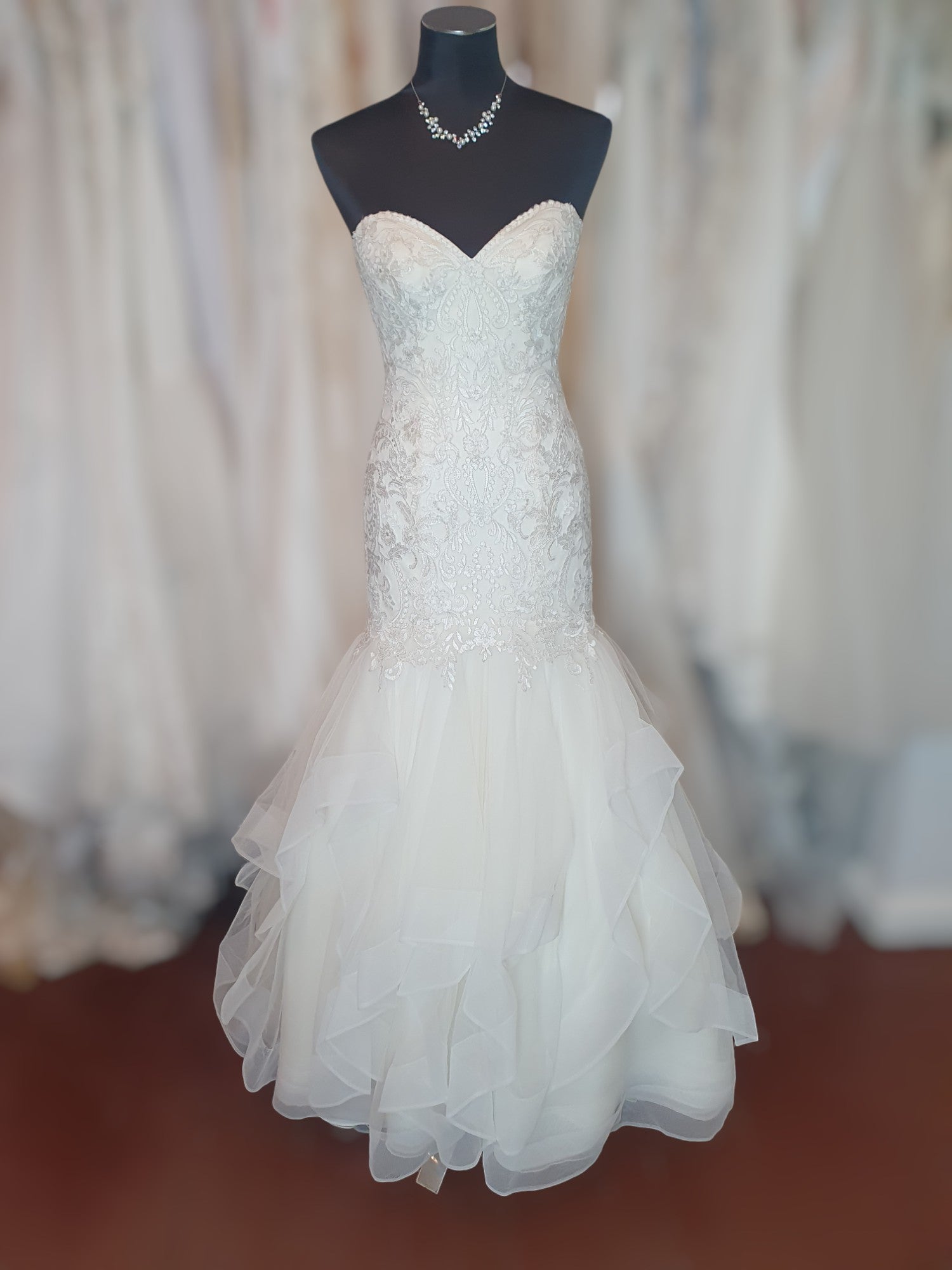 Bridal Chic Strapless Sweetheart Gown