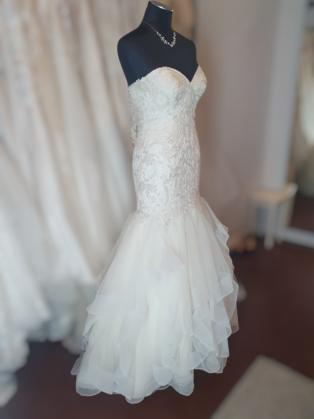 Bridal Chic Strapless Sweetheart Gown