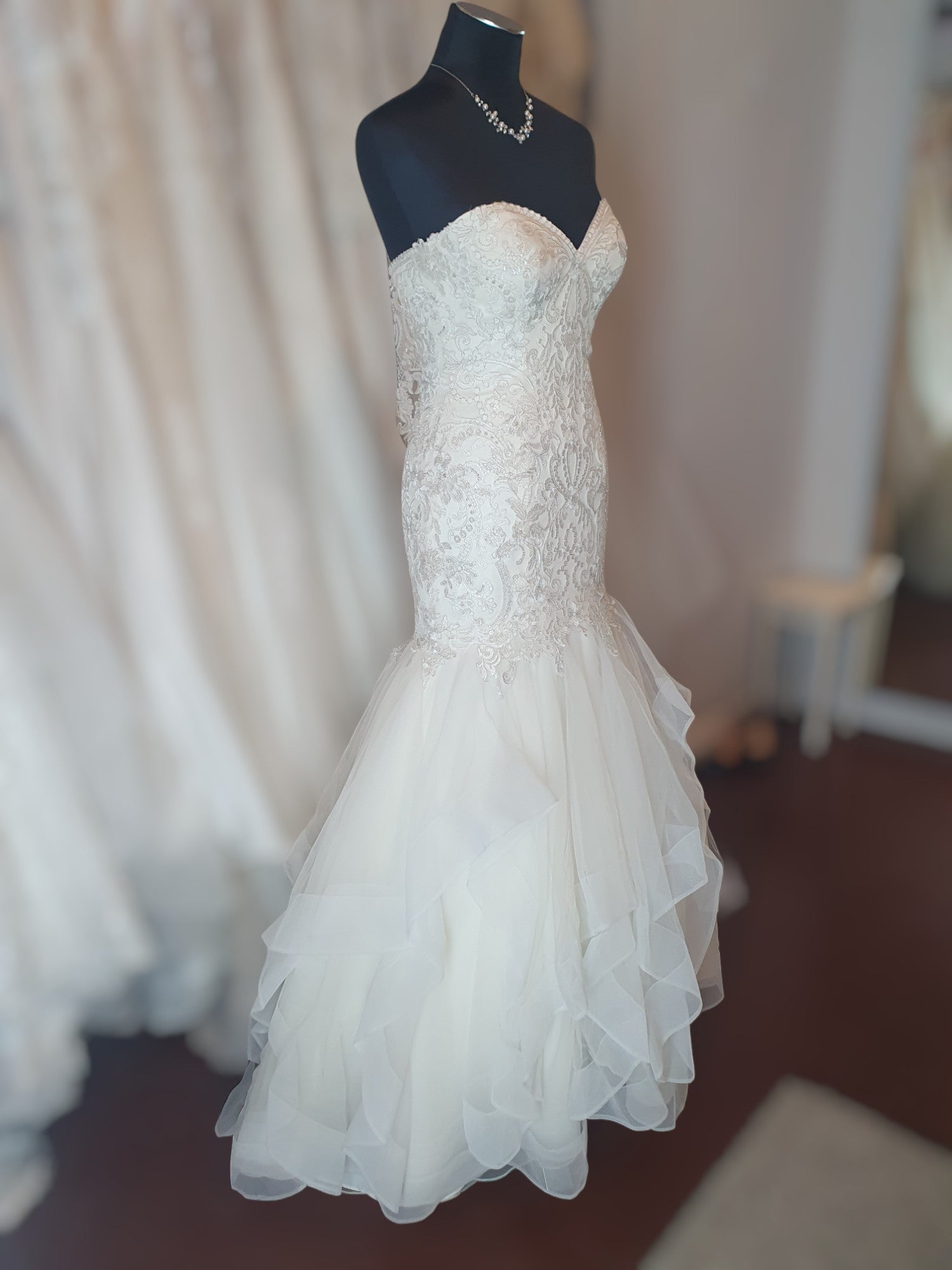 Bridal Chic Strapless Sweetheart Gown