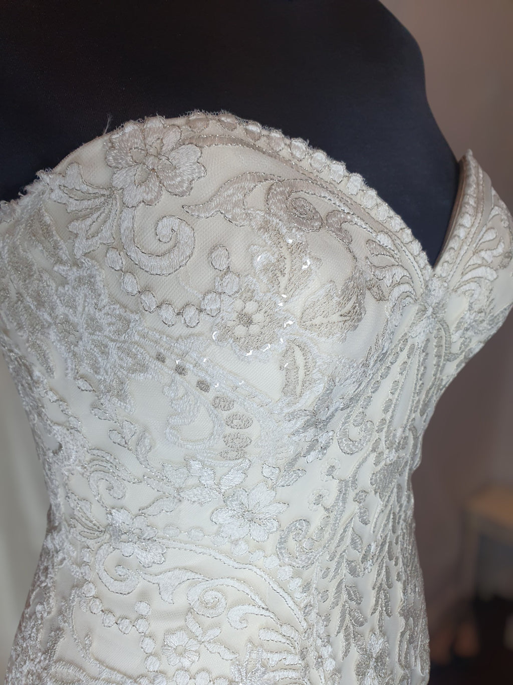 Bridal Chic Strapless Sweetheart Gown