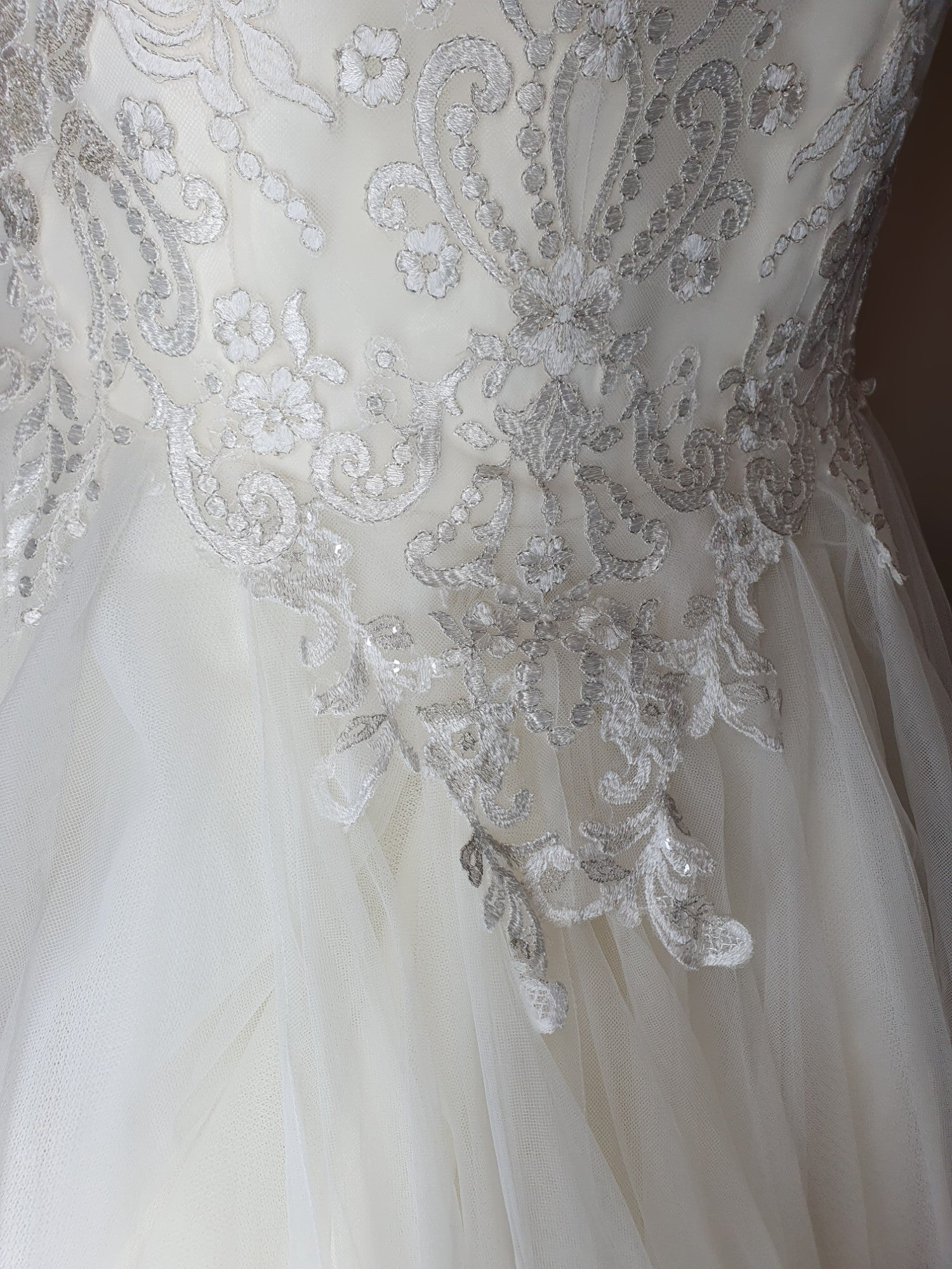 Bridal Chic Strapless Sweetheart Gown