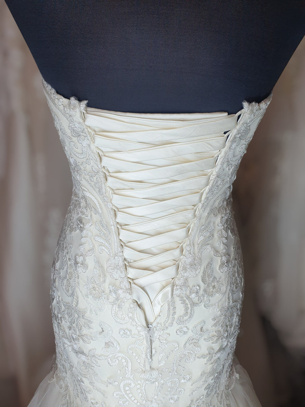 Bridal Chic Strapless Sweetheart Gown
