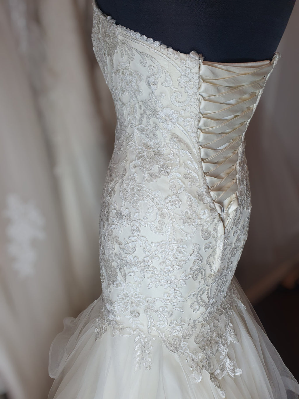 Bridal Chic Strapless Sweetheart Gown