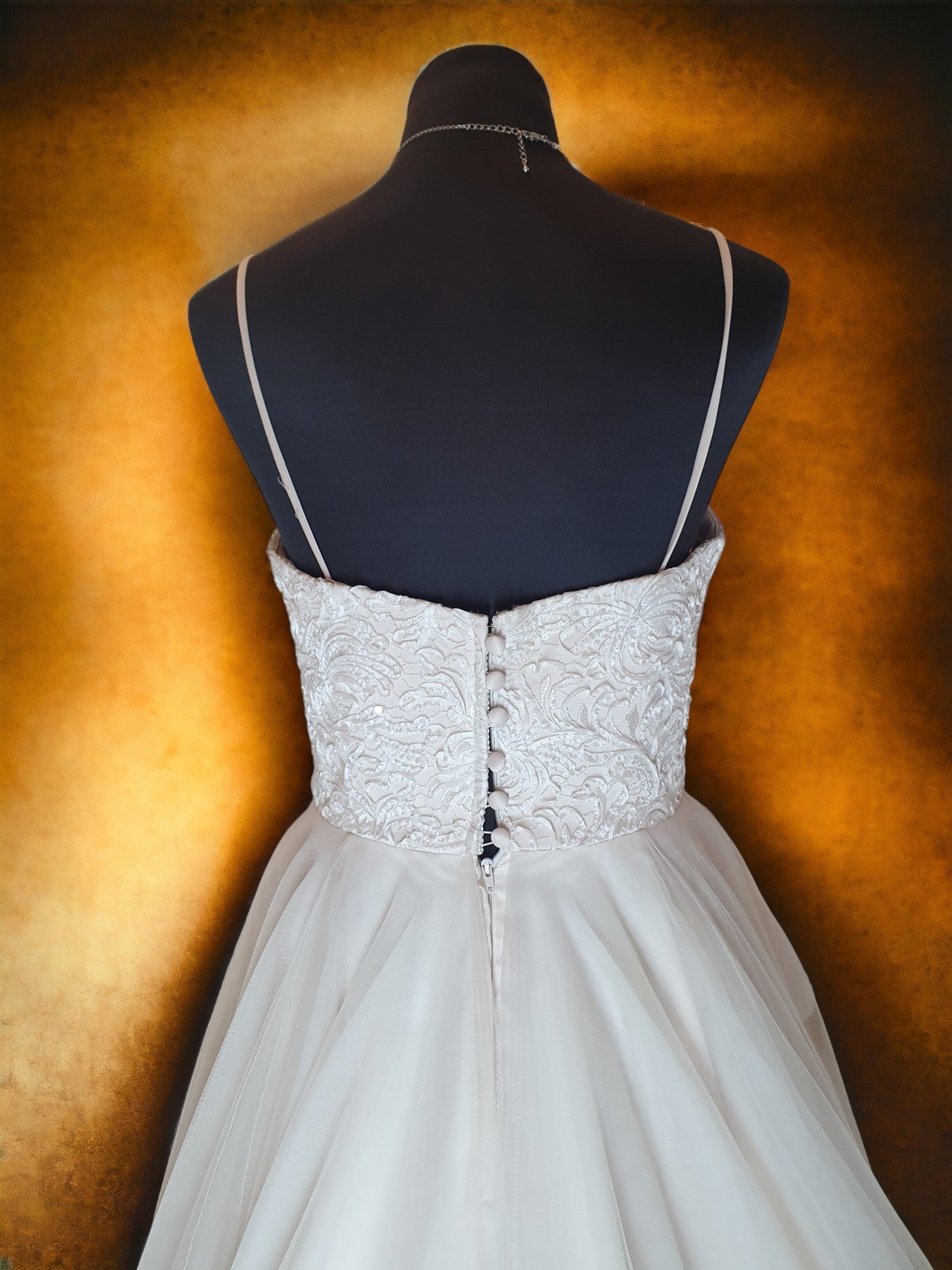 Q'nique Size 12 Wedding Dress Sleeveless