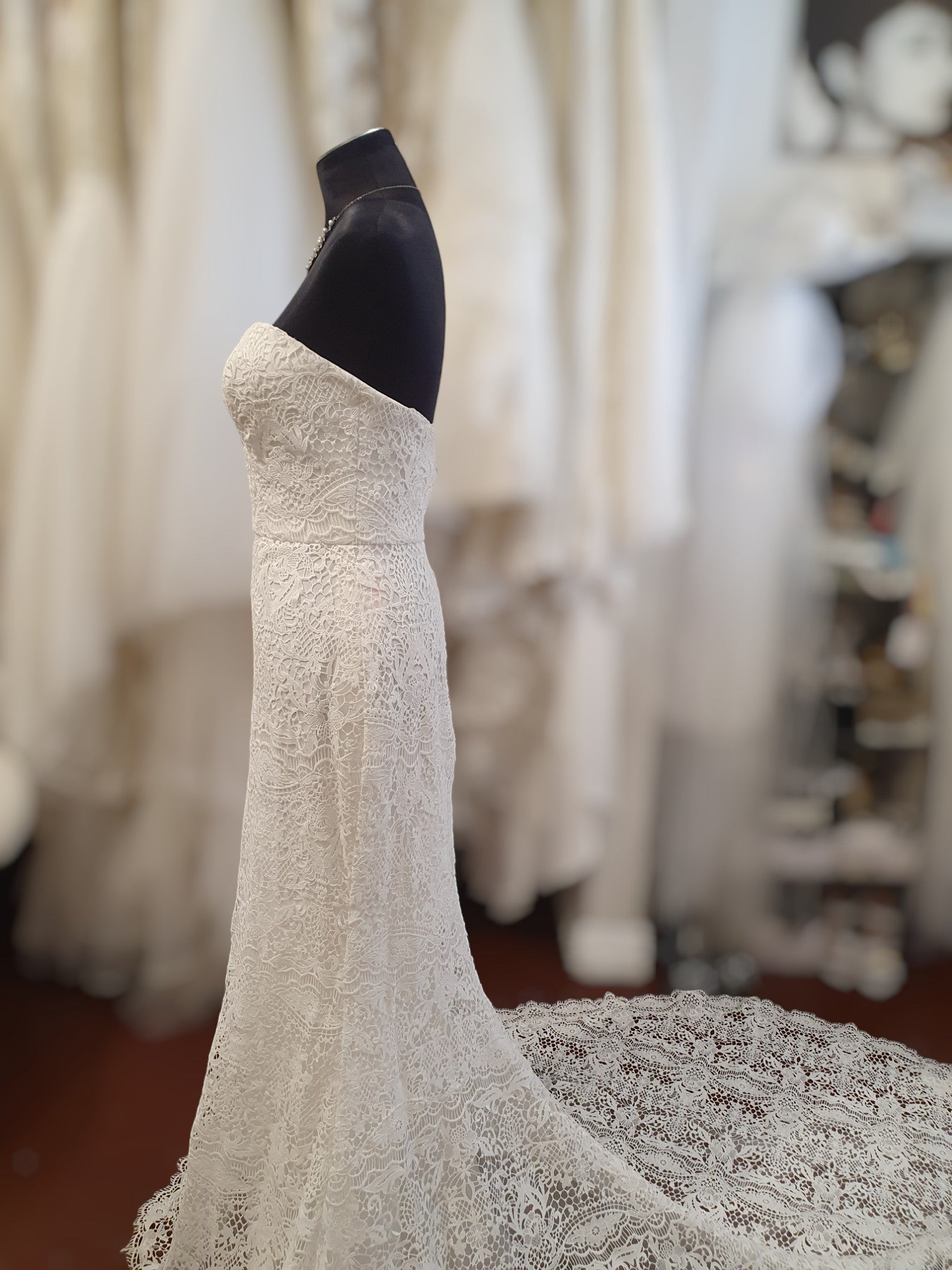 Cotton Lace Sweetheart Gown