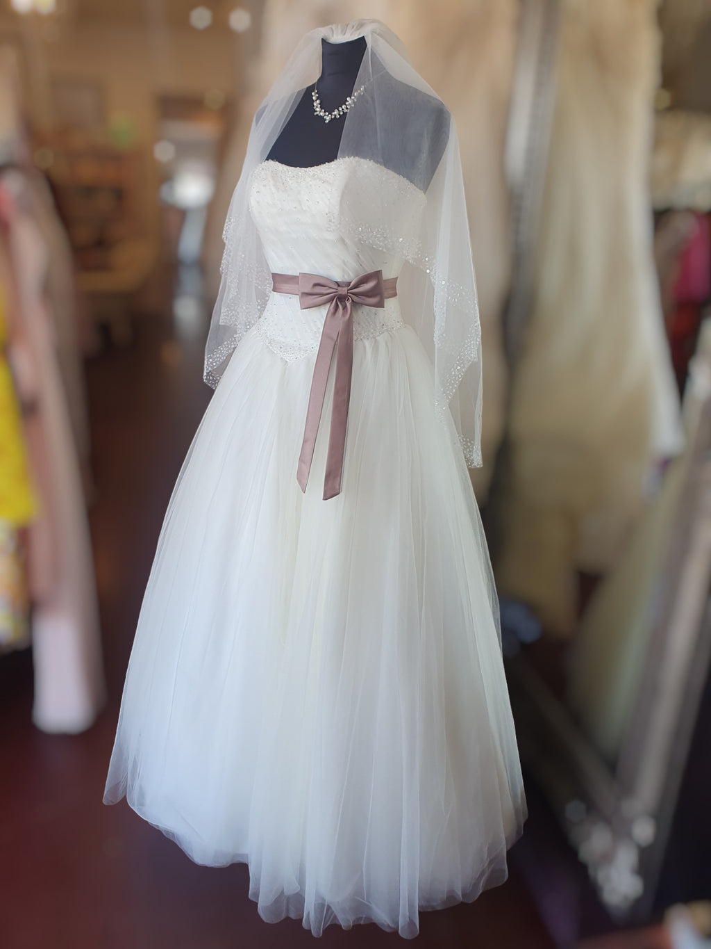 Aolisha Bridal Bride Wars Gown with Gloves and Veil