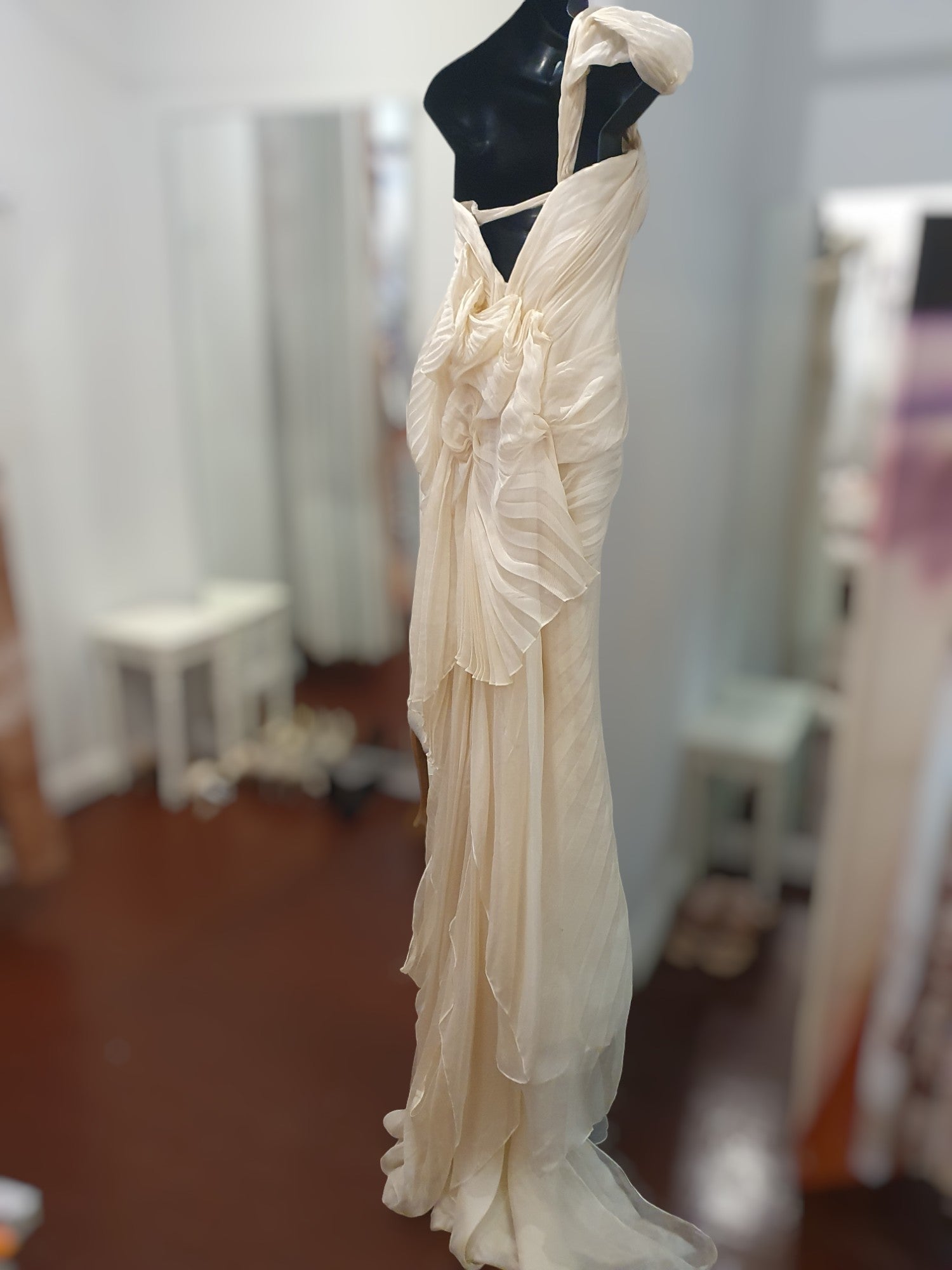 Vera Wang Pure Silk Gown