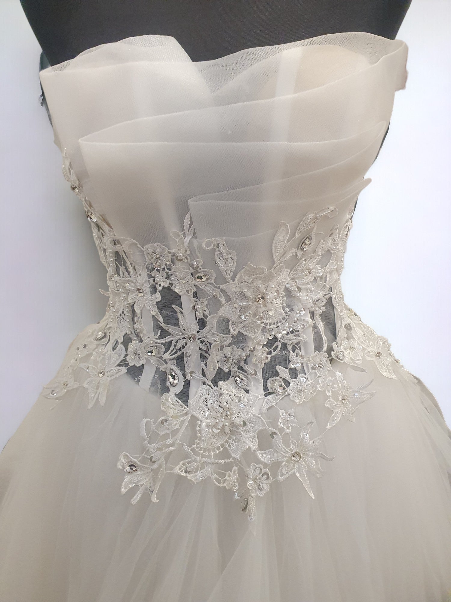 Duo Man Qi Ballgown with Floral Embroidery