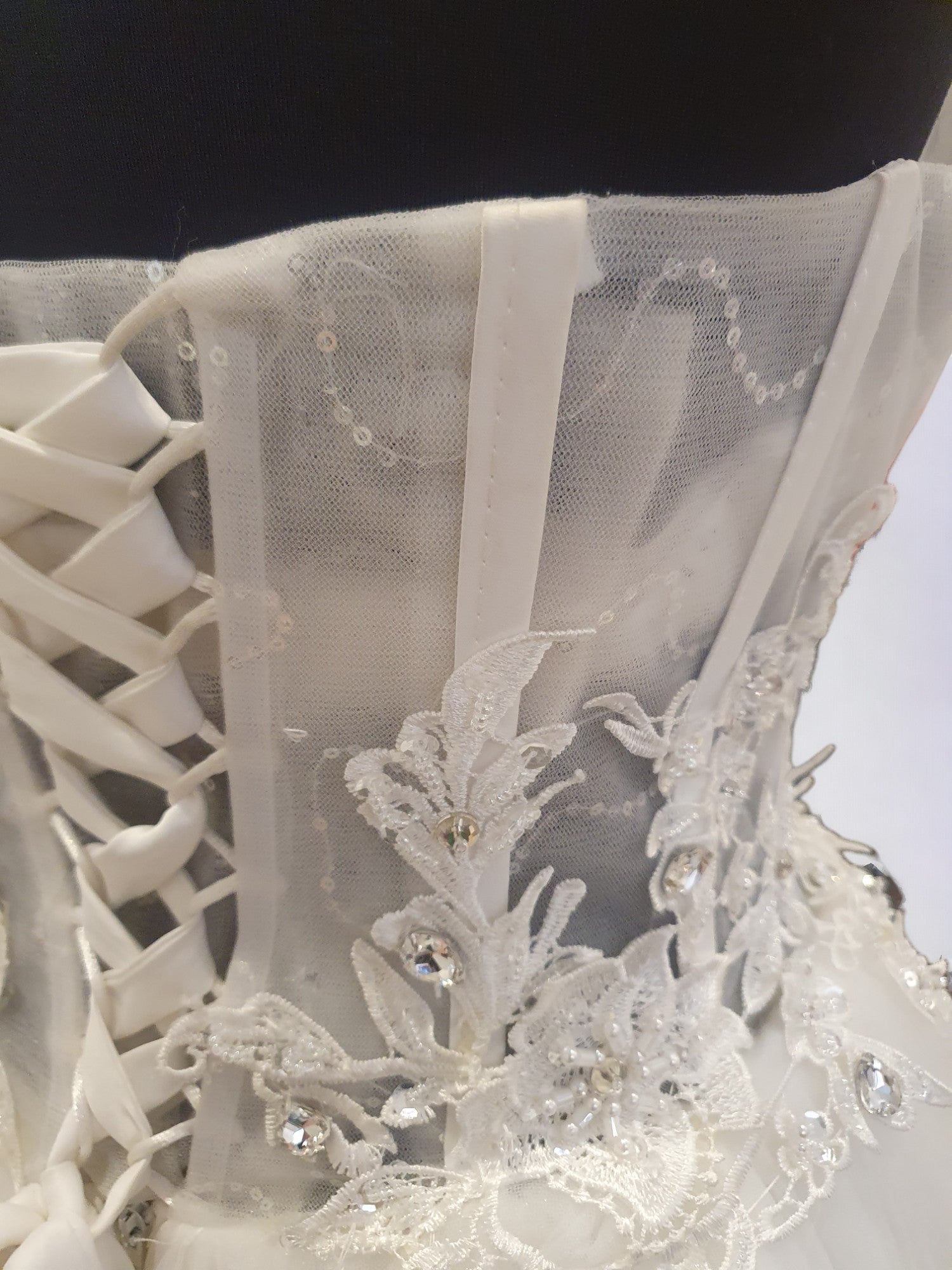 Duo Man Qi Ballgown with Floral Embroidery