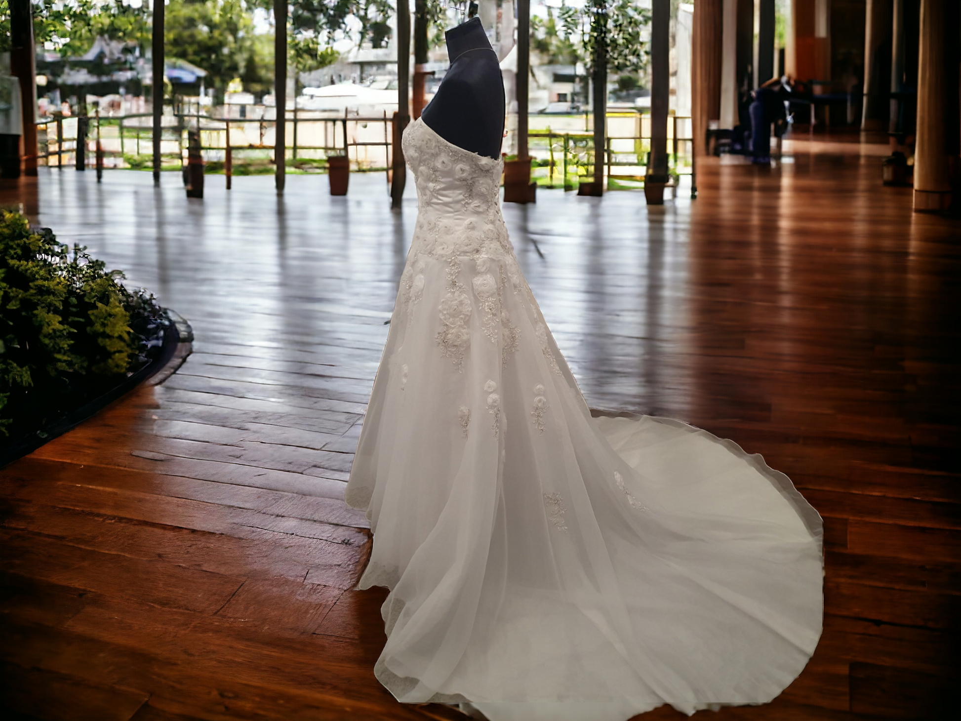 Mary's Size 8 Strapless Wedding Dress With 3D Roses